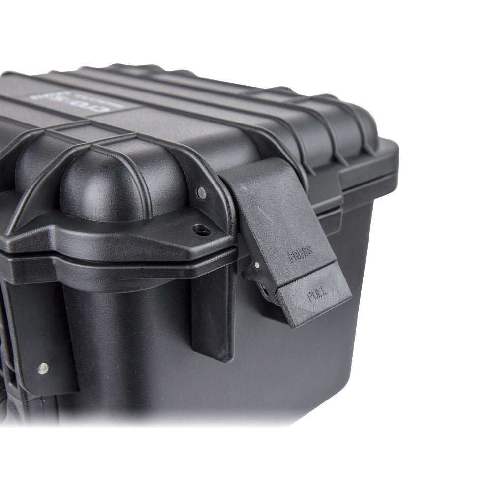 CX2418 - CROXS Case latch and handle exterior detail
