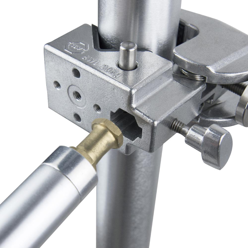 KD-760SP - Banner Rod with Stud stud installed in clamp close-up