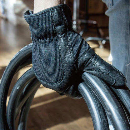 KH-55MB - KU-Hand Grip Glove, Medium gripping a cable coil