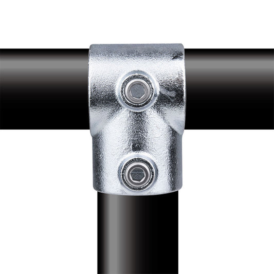 KPC-001 - Pipe Clamp Short Tee (Silver) installed pipe clamp view
