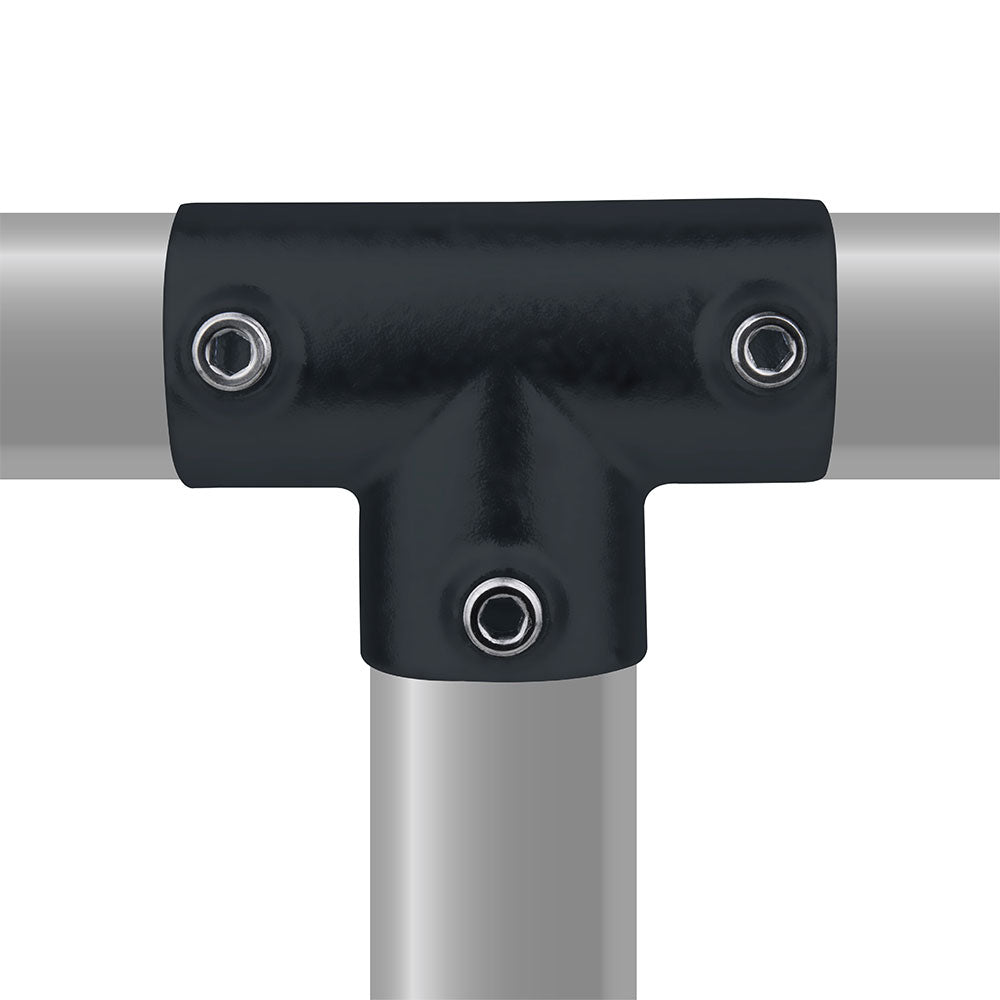 KPC-004B - Pipe Clamp Long Tee (Black) installed pipe clamp view