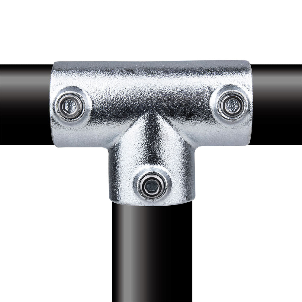 KPC-004 - Pipe Clamp Long Tee (Silver) installed pipe clamp view