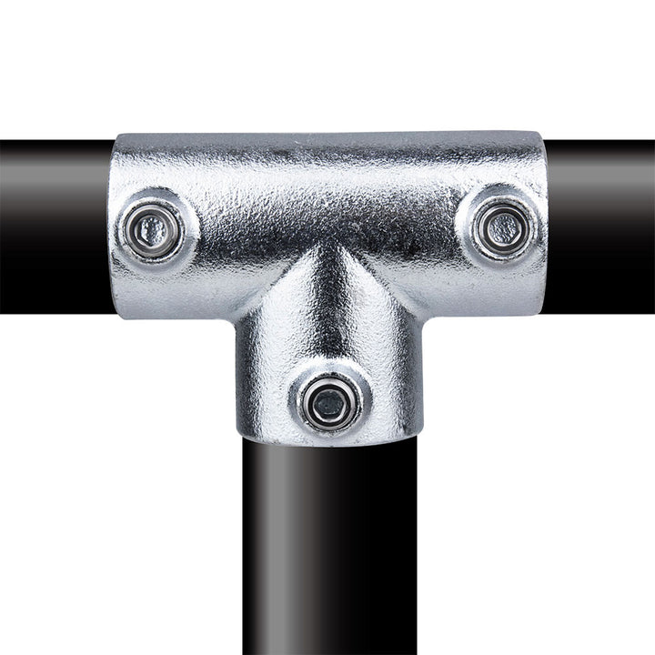 KPC-004 - Pipe Clamp Long Tee (Silver) installed pipe clamp view
