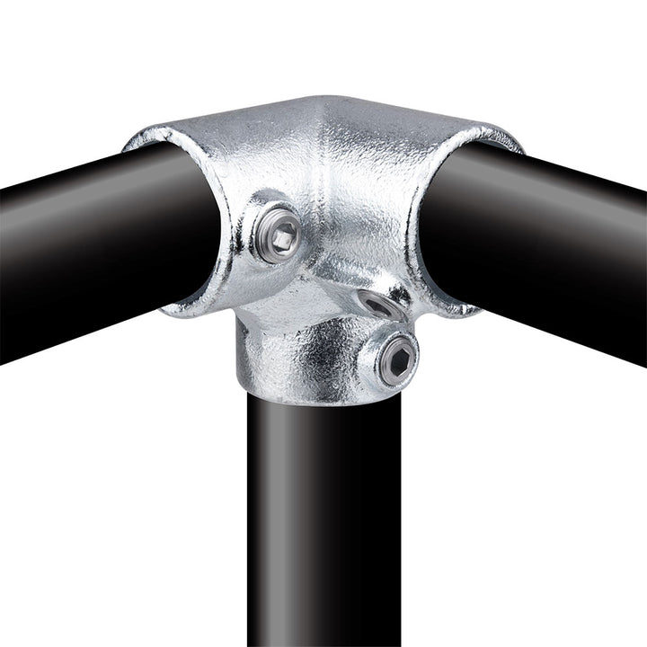 KPC-028 - Pipe Clamp 3 Way 90° (Silver) installed pipe clamp view