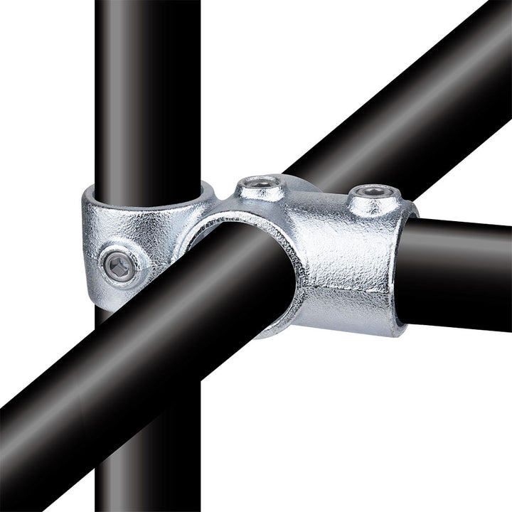 KPC-065 - KPC-065 -Combination socket tee / crossover (Silver) installed pipe clamp view