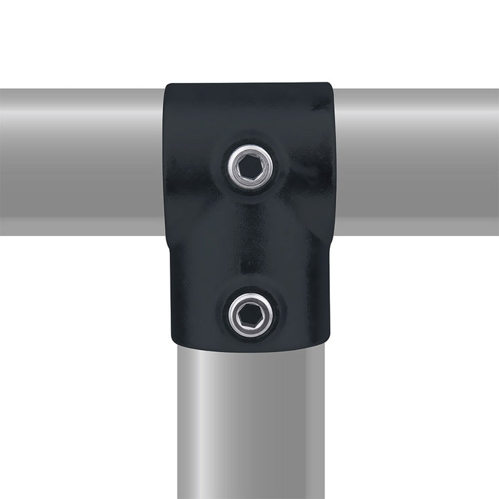 KPC-101B - Pipe Clamp Short Tee (Black) installed pipe clamp view