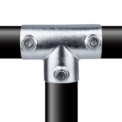 KPC-104 - Pipe Clamp Long Tee (Silver) installed pipe clamp view